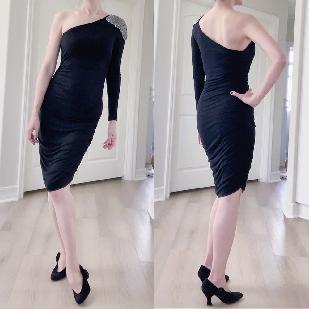 WAREHOUSE One-Shoulder Beard Embroidery Ruched Bodycon Dress